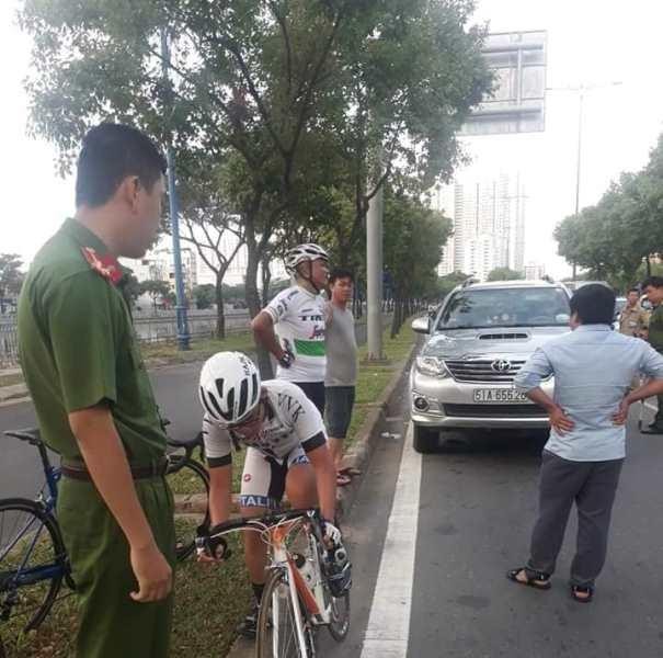 Đi xe đạp vào làn ôtô sẽ bị xử lý ra sao?