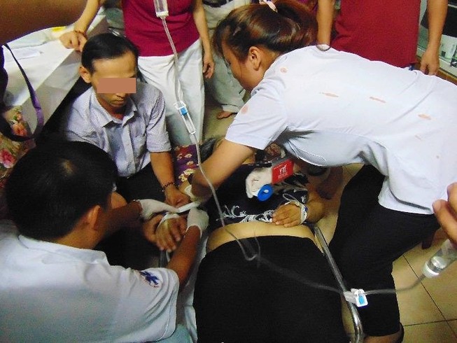 Hình ảnh đẹp người thầy thuốc ngày Tết