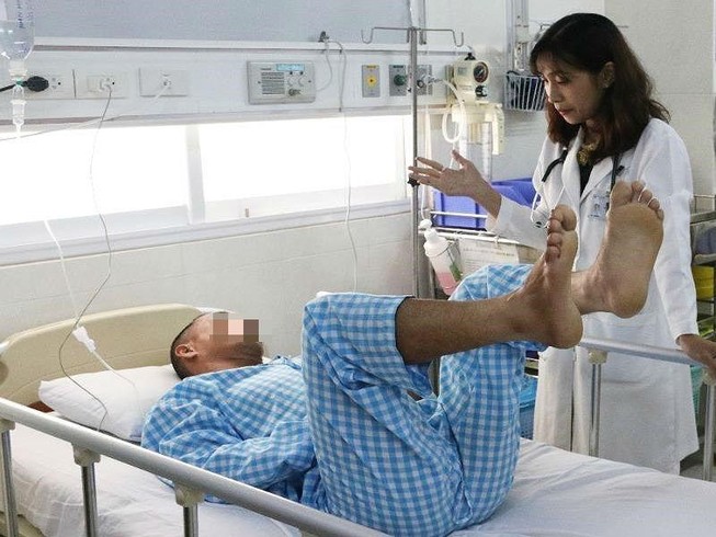Đang đá banh với bạn, bỗng nhiên liệt nửa người