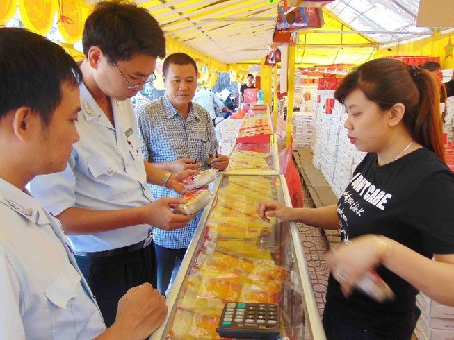 Truy tìm bánh Trung thu 2.000 đồng của Trung Quốc