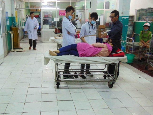 Bác sĩ không còn mang ủng, lội nước khám bệnh