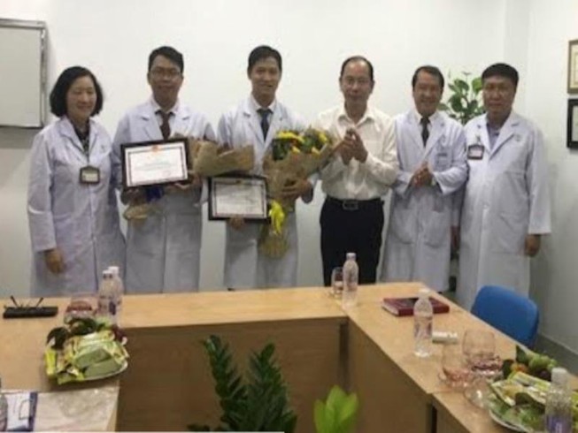 Cứu sống ngoạn mục người đàn ông ngã từ độ cao 6m
