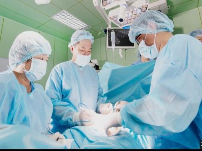 Lần đầu thực hiện kỹ thuật cắt u thận không chảy máu
