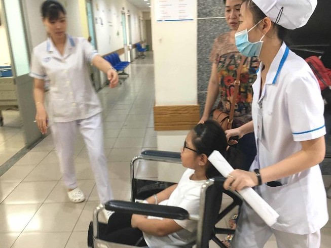 Hơn 60 học sinh nhập viện sau bữa ăn trưa với bò lagu, bánh mì