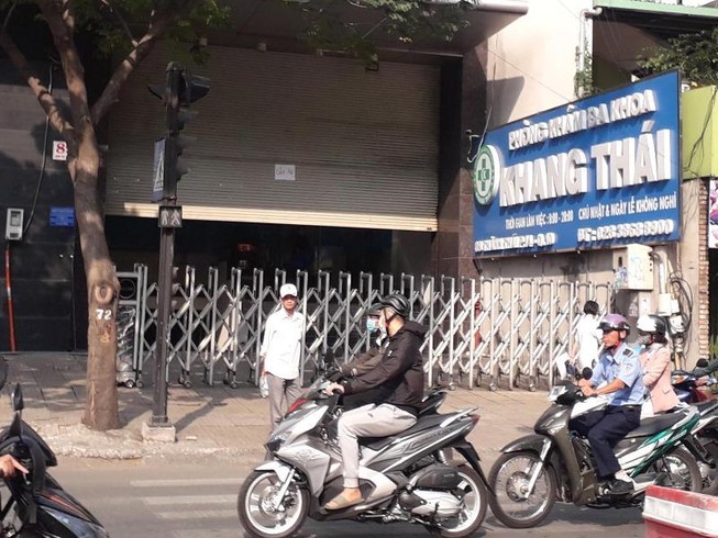 Đình chỉ phòng khám để phiên dịch khám, moi tiền bệnh nhân