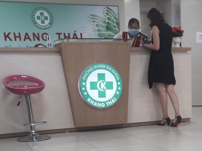 'Chăm sóc kỹ' phòng khám để phiên dịch trị bệnh và moi tiền