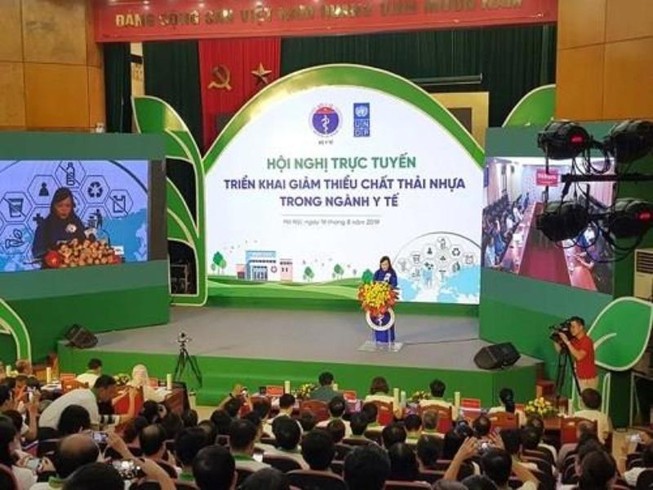 Bộ trưởng Y tế: Dừng sử dụng túi nylon, ly nhựa ngay hôm nay!