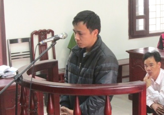 Thầy giáo dụ học sinh đến nhà để quan hệ tình dục