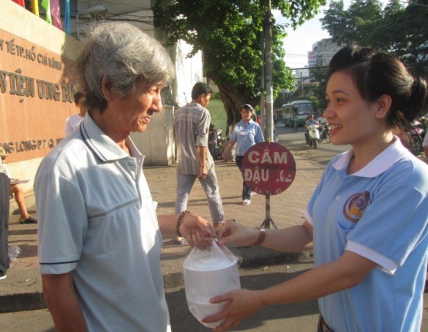 Ấm lòng những bát cháo từ tâm