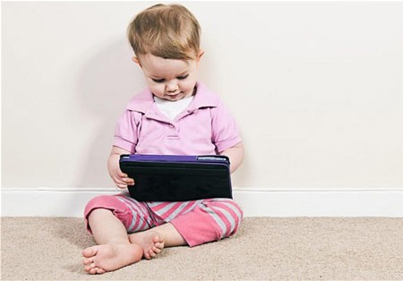 Chơi trên iPad khiến trẻ nói kém!