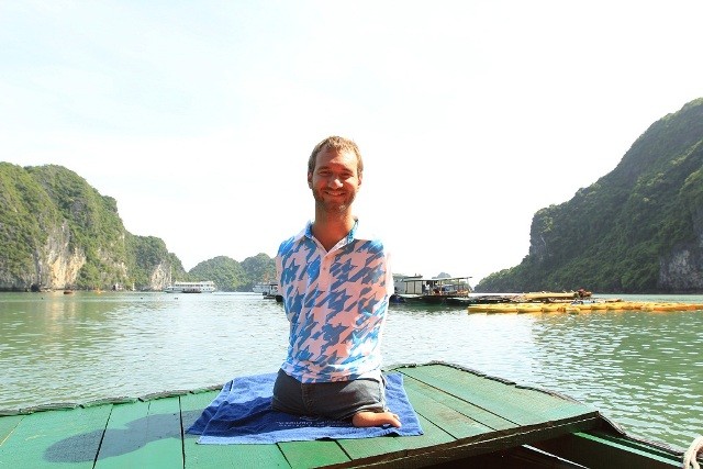 Chùm ảnh Nick Vujicic thăm vịnh Hạ Long