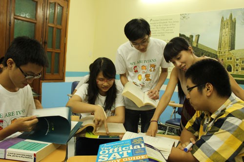 "Luyện gà chọi" tìm học bổng du học