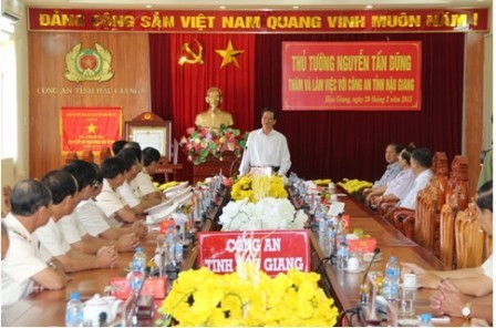 Thủ tướng Nguyễn Tấn Dũng thăm và chúc tết Công an tỉnh Hậu Giang