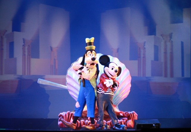 Chuột Mickey và nhiều nhân vật hoạt hình khác gây 'sốt' ở TP.HCM