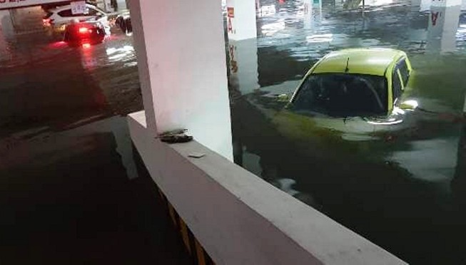 Đà Nẵng: mưa lớn kéo dài khiến hầm chui, chung cư ngập nặng