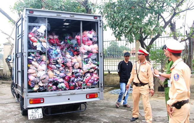 Phát hiện nhiều xe chở hàng không rõ nguồn gốc ở Đà Nẵng