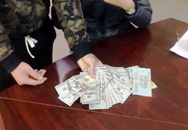 3 thanh niên trả lại 1.600 USD cho cô gái Đà Nẵng