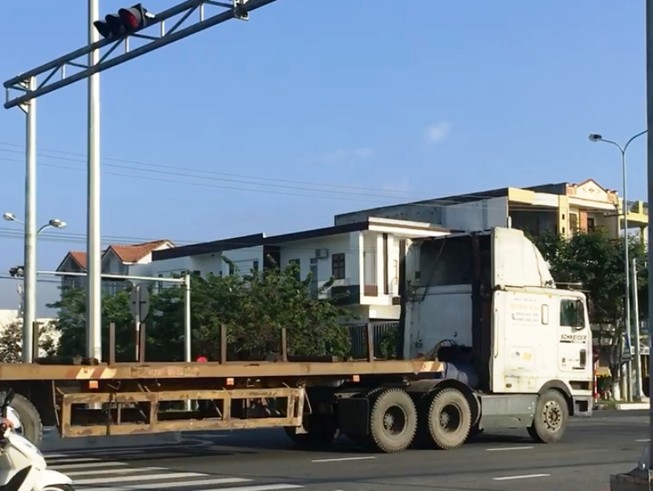 Tài xế lý giải lý do đoàn container vượt đèn đỏ ở Đà Nẵng