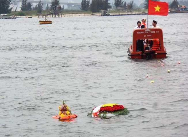 Xúc động lễ tưởng niệm 64 chiến sĩ Gạc Ma ở Đà Nẵng