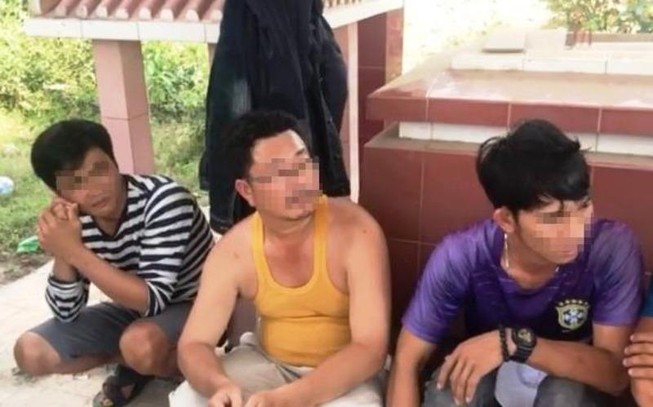 Tổ chức đánh bạc trong nghĩa địa để che mắt công an