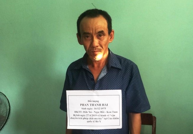 Giấu 2 kg ma túy trong ba lô, bị hải quan phát hiện