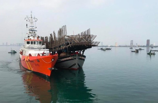52 ngư dân gặp nạn ở Hoàng Sa nhận quà của Bộ trưởng GTVT