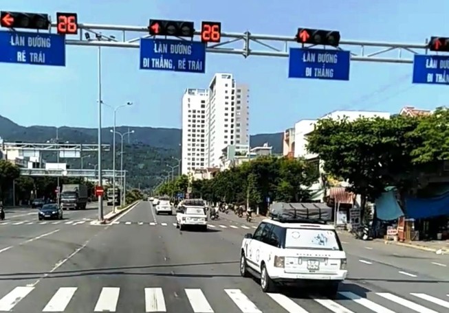 Tài xế Trung Nguyên vượt đèn đỏ ở Đà Nẵng đã nộp phạt