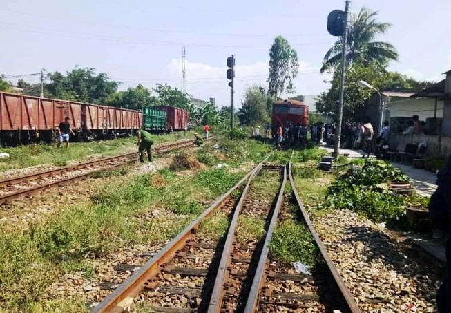 Người đàn ông bị tàu hỏa húc văng, tử vong tại chỗ