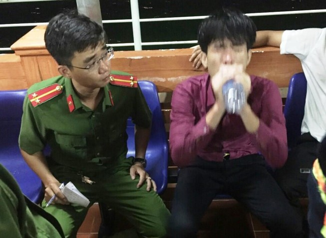 Đà Nẵng: Cả trăm người tìm thanh niên ngáo đá nhảy xuống vực
