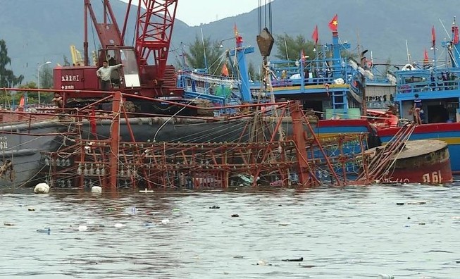 Cứu tàu gặp nạn, 2 phương tiện cùng chìm ở Đà Nẵng