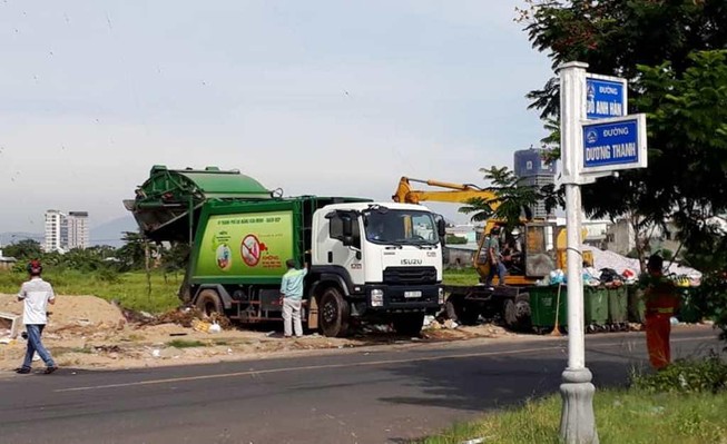 Người dân chặn xe vào bãi rác, hàng ngàn tấn rác phải đổ tạm