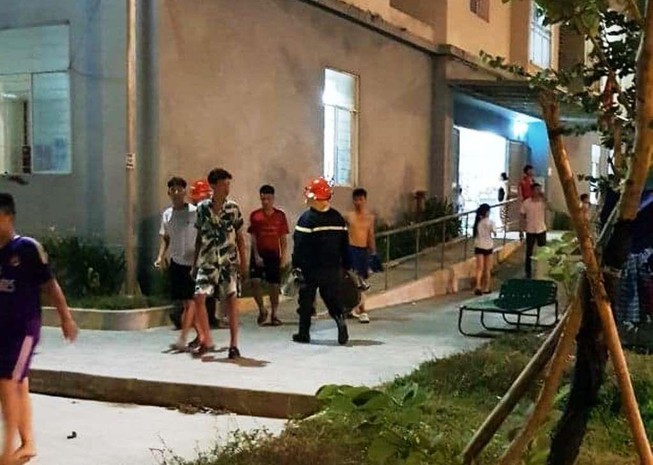 Đốt nhang chung cư khóa cửa gây cháy, nhiều người bỏ chạy