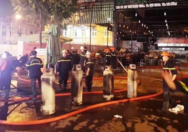 Cháy quán hải sản ở Đà Nẵng, khách hốt hoảng bỏ chạy