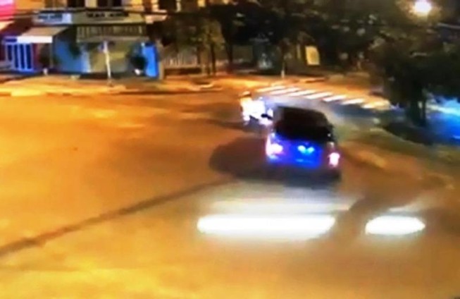 Tài xế lái Mercedes chạy vòng tròn ở ngã tư bị phạt 41 triệu