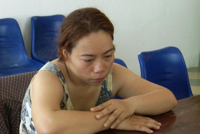 Bắt người phụ nữ dùng sổ đỏ giả đi lừa đảo