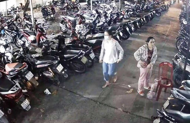 Camera ghi cảnh cô gái trộm xe máy ở bệnh viện