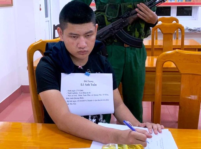 Bắt 3 thanh niên vận chuyển ma túy xuyên quốc gia bằng ô tô