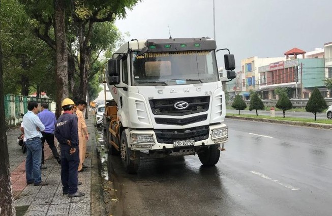 Đà Nẵng: Hai phụ nữ bị xe trộn bê tông cuốn vào gầm