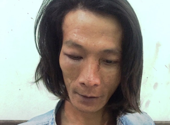 Nam phụ hồ phá quán cà phê vì nữ sinh viên từ chối tình cảm