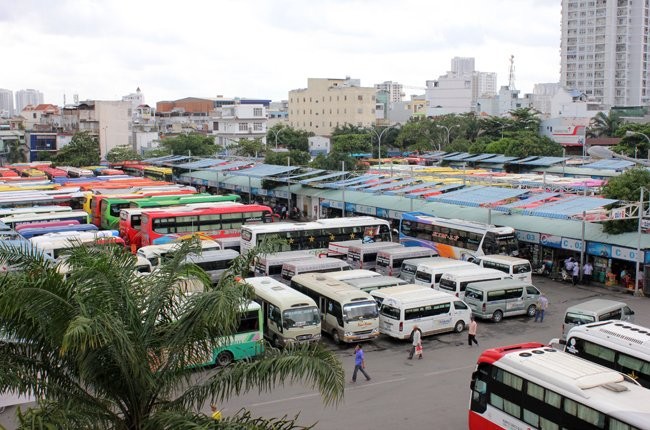 Dời bến xe miền Đông nhưng không xây TT thương mại