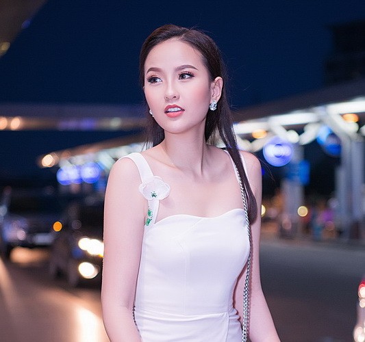 Khánh Ngân bất ngờ dự Miss Globe 2017 tại Albanial
