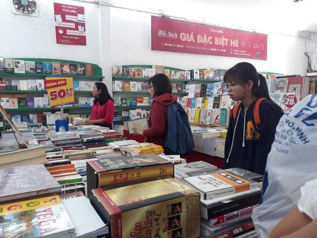 Hội sách giảm giá đặc biệt đến 80%