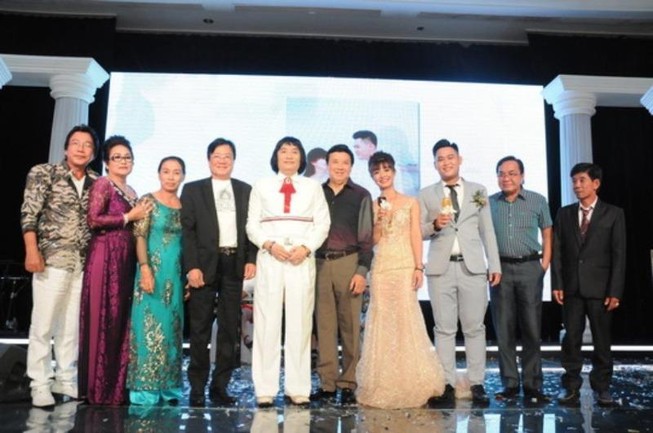 Sao cải lương tưng bừng mừng cưới con NS Thanh Sang