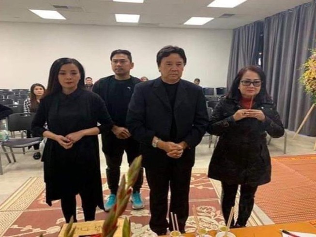 Hình ảnh đám tang nghệ sĩ Anh Vũ đang trực tiếp tại Mỹ