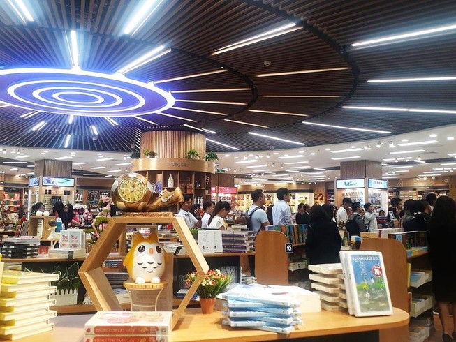 Cuối tuần đi nhà sách mới toanh, rộng 1.400m2 ở Sài Gòn