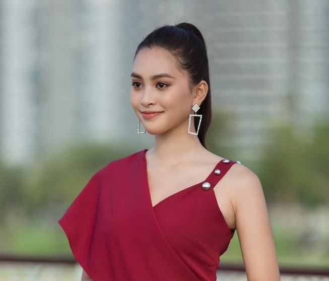 Miss World và phiên chợ đổi nụ cười lấy vật phẩm thiết yếu