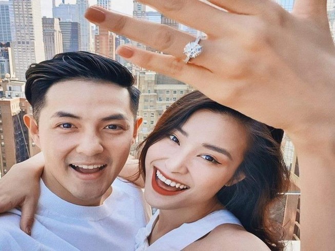 Người hâm mộ vỡ òa vì Đông Nhi được cầu hôn sau 10 năm chờ