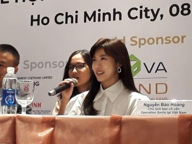 Mai Phương Thúy vắng mặt, sao Hàn trả lời vụ Thành Long