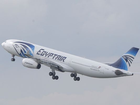 Máy bay EgyptAir hạ cánh khẩn vì bị đe dọa đánh bom