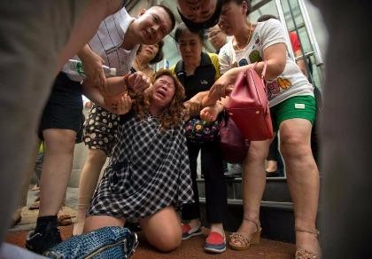Người thân nạn nhân MH370 biểu tình đòi tiếp tục tìm kiếm
